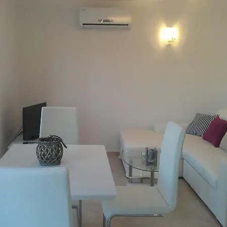 Modern House Malvina 4*